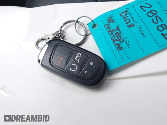2015 Jeep Cherokee Latitude with VIN 1C4PJMCS6FW594812, listed as a IAAI auction lot 41709068 with 125,232 mi miles. Bid and sale history available at carsss.com. Image 11.