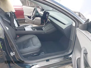 2025 Tesla Model 3 Long Range z VIN 5YJ3E1EA2SF918505, wystawiony jako IAAI lot #41968148 z przebiegiem 2490 mil mil oraz . Historia ofert i sprzedaży dostępna na DreamBid. Obrazek 5.