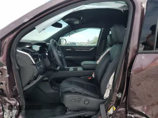 2024 GMC Acadia AWD Elevation z VIN 1GKENNKS9RJ167455, wystawiony jako Copart lot #87422314 z przebiegiem 14 412 mil mil oraz Nie do naprawy • Non repairable. Historia ofert i sprzedaży dostępna na DreamBid. Obrazek 7.