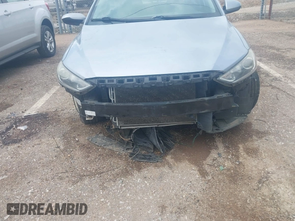 2017 Hyundai Elantra SE z VIN 5NPD84LF7HH119468, wystawiony jako IAAI lot #42060414 z przebiegiem 122 434 mil mil oraz . Historia ofert i sprzedaży dostępna na DreamBid. Obrazek 6.