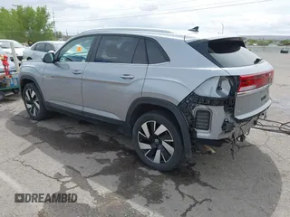 2024 Volkswagen Atlas SE с VIN 1V2HE2CA9RC235656, выставлен на аукционе IAAI как лот 42203072 с пробегом 31 500 миль миль и . История ставок и продаж доступна на DreamBid. Изображение 3.