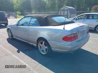 2002 Mercedes-Benz CLK 320/430 z VIN WDBLK70G12T129233, wystawiony jako IAAI lot #42391247 z przebiegiem 94 186 mil mil oraz . Historia ofert i sprzedaży dostępna na DreamBid. Obrazek 3.