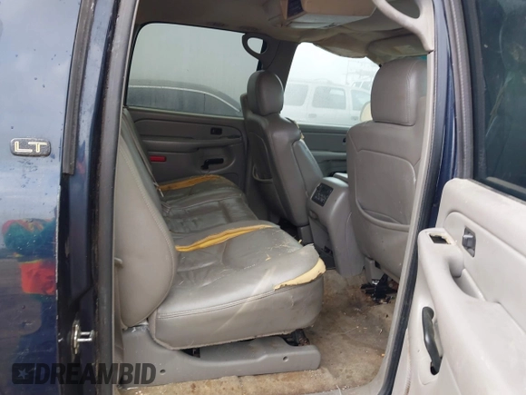 2004 Chevrolet Suburban LT with VIN 1GNEC16ZX4J331121, listed as a IAAI auction lot 41929290 with 293,849 mi miles. Bid and sale history available at carsss.com. Image 8.