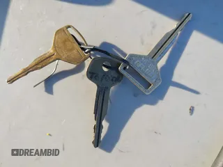 1985 Toyota Camry z VIN JT2SV12EXF0291360, wystawiony jako IAAI lot #42094530 z przebiegiem 426 444 mil mil oraz . Historia ofert i sprzedaży dostępna na DreamBid. Obrazek 11.