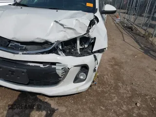 2019 Chevrolet Sonic LT z VIN 1G1JD5SB1K4148053, wystawiony jako IAAI lot #42264914 z przebiegiem 31 333 mil mil oraz . Historia ofert i sprzedaży dostępna na DreamBid. Obrazek 6.