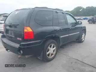 2008 GMC Envoy SLT z VIN 1GKDT13S782208117, wystawiony jako IAAI lot #42057711 z przebiegiem 135 979 mil mil oraz . Historia ofert i sprzedaży dostępna na DreamBid. Obrazek 4.