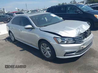 2018 Volkswagen Passat SE z VIN 1VWBA7A31JC015482, wystawiony jako IAAI lot #42494895 z przebiegiem 35 026 mil mil oraz . Historia ofert i sprzedaży dostępna na DreamBid. Obrazek 1.