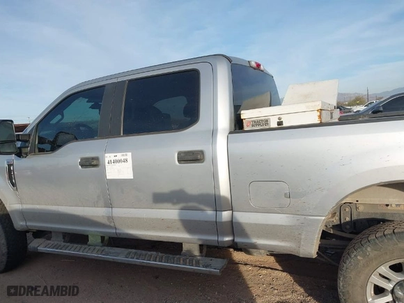 2019 Ford Super Duty F-250 SRW XL with VIN 1FT7W2B6XKEF96010, listed as a IAAI auction lot 41400048 with 198,599 mi miles. Bid and sale history available at carsss.com. Image 14.
