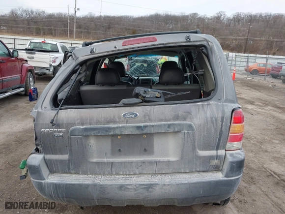 2004 Ford Escape XLT with VIN 1FMCU93104KA88855, listed as a IAAI auction lot 41433173 with 136,355 mi miles. Bid and sale history available at carsss.com. Image 17.