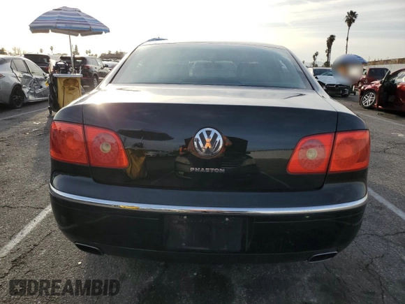 2006 Volkswagen Phaeton z VIN WVWAF03D268002733, wystawiony jako Copart lot #44980475 z przebiegiem 90 539 mil mil oraz Czysty tytuł • Clean title. Historia ofert i sprzedaży dostępna na DreamBid. Obrazek 6.