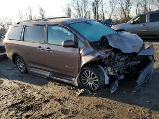 2018 Toyota Sienna XLE Auto Access Seat with VIN 5TDYZ3DC5JS961397, listed as a Copart auction lot 42735825 with 46,828 mi miles and Salvage Title. Bid and sale history available at carsss.com. Image 4.