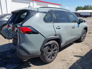 2023 Toyota RAV4 Hybrid XLE Premium z VIN JTMB6RFV8PD116502, wystawiony jako IAAI lot #41888174 z przebiegiem 19 253 mil mil oraz . Historia ofert i sprzedaży dostępna na DreamBid. Obrazek 4.