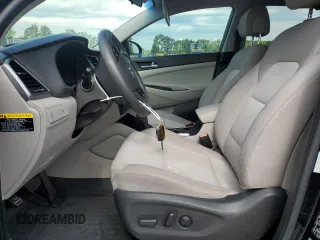 2016 Hyundai Tucson SE z VIN KM8J3CA41GU222107, wystawiony jako Copart lot #55587125 z przebiegiem 99 918 mil mil oraz Szkoda całkowita • Salvage title. Historia ofert i sprzedaży dostępna na DreamBid. Obrazek 7.
