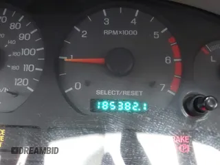 1999 Ford Mustang z VIN 1FAFP4049XF152937, wystawiony jako IAAI lot #41570514 z przebiegiem 185 382 mil mil oraz . Historia ofert i sprzedaży dostępna na DreamBid. Obrazek 16.
