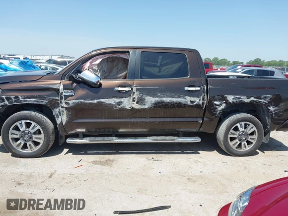 2018 Toyota Tundra SR5 z VIN 5TFAW5F18JX699080, wystawiony jako IAAI lot #42242945 z przebiegiem Nie podano mil oraz . Historia ofert i sprzedaży dostępna na DreamBid. Obrazek 6.