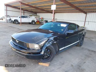 2007 Ford Mustang Deluxe with VIN 1ZVFT80N575352139, listed as a IAAI auction lot 41626063 with 113,792 mi miles. Bid and sale history available at carsss.com. Image 6.
