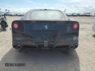 2017 Ferrari F12 z VIN ZFF74UFA8H0220199, wystawiony jako Copart lot #75630184 z przebiegiem Nie podano mil oraz Szkody całkowita. Historia ofert i sprzedaży dostępna na DreamBid. Obrazek 6.