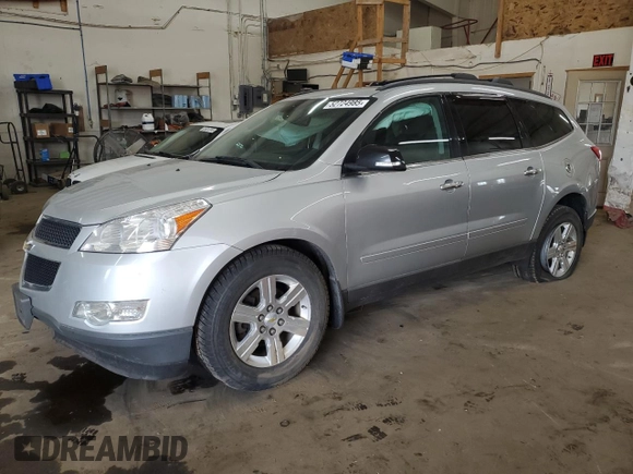 2012 Chevrolet Traverse 1LT z VIN 1GNKVGEDXCJ185307, wystawiony jako Copart lot #52724985 z przebiegiem 167 192 mil mil oraz Szkoda całkowita • Salvage title. Historia ofert i sprzedaży dostępna na DreamBid. Obrazek 1.