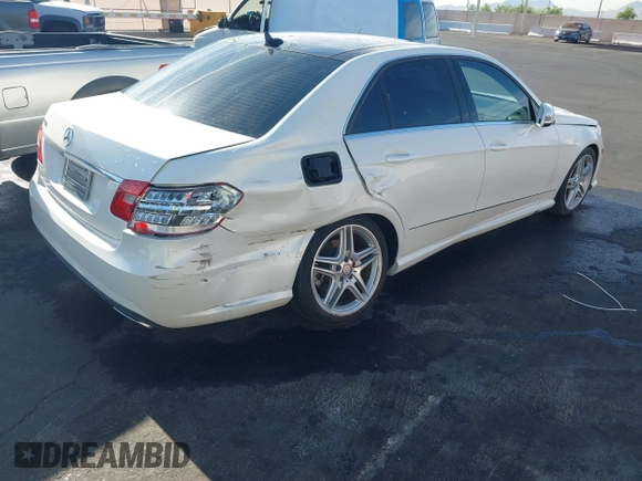 2011 Mercedes-Benz E-Class E 350 Luxury with VIN WDDHF5GB4BA452946, listed as a IAAI auction lot 42090168 with 121,943 mi miles. Bid and sale history available at carsss.com. Image 4.