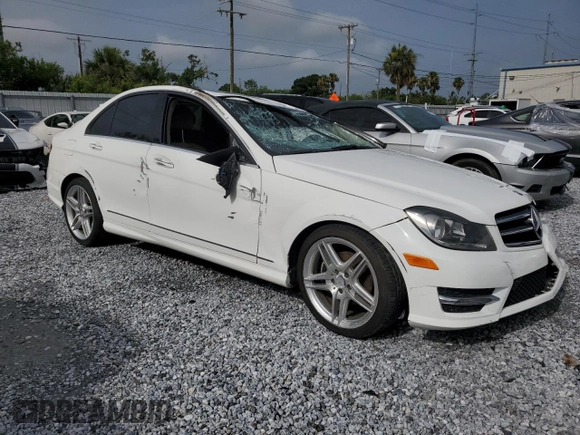 2014 Mercedes-Benz C 250 Sport with VIN WDDGF4HB4EG231661, listed as a Copart auction lot 59657335 with 83,731 mi miles and Salvage title. Bid and sale history available at DreamBid. Image 4.