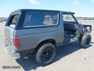 1988 Ford Bronco XL with VIN 1FMEU15N3JLA69197, listed as a IAAI auction lot 42082657 with 287,213 mi miles. Bid and sale history available at carsss.com. Image 4.