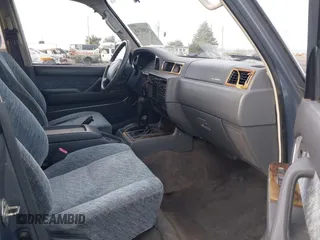 1995 Toyota Land Cruiser z VIN JT3DJ81W0S0094999, wystawiony jako IAAI lot #41583748 z przebiegiem 93 454 mil mil oraz . Historia ofert i sprzedaży dostępna na DreamBid. Obrazek 5.