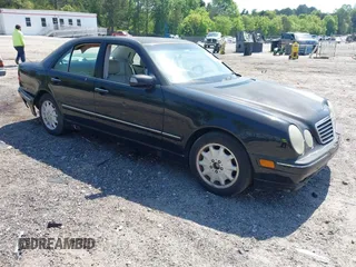 2000 Mercedes-Benz E 320 with VIN WDBJF65J2YB105399, listed as a IAAI auction lot 42076107 with 277,701 mi miles and . Bid and sale history available at DreamBid. Image 1.