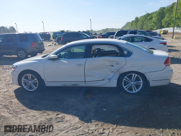 2015 Volkswagen Passat SE с VIN 1VWBV7A33FC060015, выставлен на аукционе IAAI как лот 42039292 с пробегом 52 110 миль миль и . История ставок и продаж доступна на DreamBid. Изображение 14.