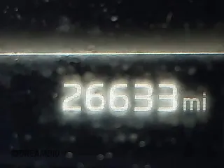 2023 Kia K5 GT-Line z VIN 5XXG64J22PG224836, wystawiony jako IAAI lot #41743997 z przebiegiem 26 633 mil mil oraz . Historia ofert i sprzedaży dostępna na DreamBid. Obrazek 7.