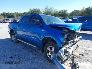 2007 Toyota Tundra SR5 with VIN 5TFEV54147X028098, listed as a IAAI auction lot 40912952 with 212,364 mi miles. Bid and sale history available at carsss.com. Image 1.