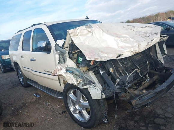 2008 Chevrolet Suburban LTZ with VIN 1GNFC16018R205694, listed as a IAAI auction lot 40937775 with 188,070 mi miles. Bid and sale history available at carsss.com. Image 1.