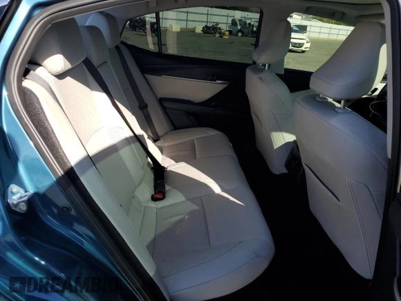 2025 Toyota Camry LE z VIN 4T1DBADK3SU502862, wystawiony jako Copart lot #51853575 z przebiegiem 31 601 mil mil oraz Szkoda całkowita • Salvage title. Historia ofert i sprzedaży dostępna na DreamBid. Obrazek 11.