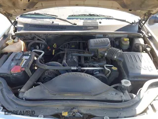 2001 Jeep Grand Cherokee Laredo with VIN 1J4GW48S61C662315, listed as a IAAI auction lot 42002235 with 166,901 mi miles. Bid and sale history available at carsss.com. Image 10.