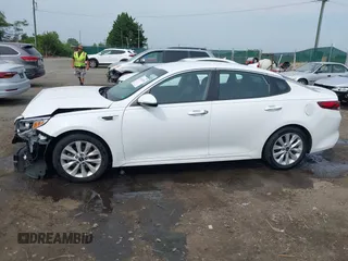 2018 Kia Optima S z VIN 5XXGT4L36JG233495, wystawiony jako IAAI lot #42284838 z przebiegiem 67 323 mil mil oraz . Historia ofert i sprzedaży dostępna na DreamBid. Obrazek 15.