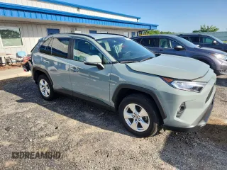 2021 Toyota RAV4 XLE with VIN 2T3P1RFVXMW239608, listed as a Copart auction lot 61794525 with 48,665 mi miles and Salvage title. Bid and sale history available at DreamBid. Image 4.