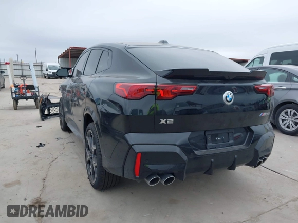 2025 BMW X2 M35i z VIN WBX83GM08S5128489, wystawiony jako IAAI lot #41575416 z przebiegiem 1 213 mil mil oraz . Historia ofert i sprzedaży dostępna na DreamBid. Obrazek 3.