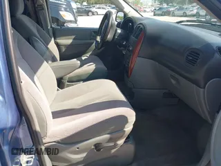 2007 Chrysler Town & Country LWB LX with VIN 2A4GP44R77R246063, listed as a IAAI auction lot 42025571 with 302,541 mi miles. Bid and sale history available at carsss.com. Image 5.