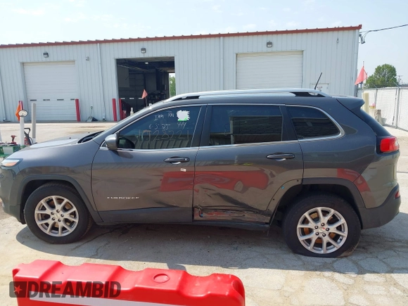 2018 Jeep Cherokee Latitude Plus z VIN 1C4PJMLX7JD515387, wystawiony jako IAAI lot #42459564 z przebiegiem 104 837 mil mil oraz . Historia ofert i sprzedaży dostępna na DreamBid. Obrazek 14.
