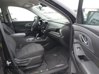 2021 Chevrolet Traverse LS z VIN 1GNERFKW1MJ103824, wystawiony jako IAAI lot #40975072 z przebiegiem 110 013 mil mil oraz . Historia ofert i sprzedaży dostępna na DreamBid. Obrazek 5.