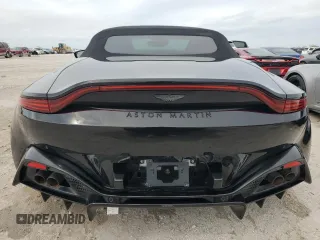 2023 Aston Martin Vantage z VIN SCFSMGBW9PGP08760, wystawiony jako Copart lot #74983814 z przebiegiem 1916 mil mil oraz Nie do naprawy. Historia ofert i sprzedaży dostępna na DreamBid. Obrazek 6.