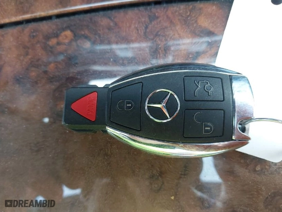 2014 Mercedes-Benz E-Class E 350 Luxury with VIN WDDHF8JBXEA852122, listed as a IAAI auction lot 41659079 with 60,991 mi miles. Bid and sale history available at carsss.com. Image 11.