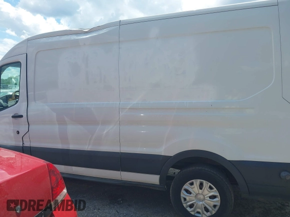 2015 Ford Transit Cargo with VIN 1FTNE2CMXFKA90627, listed as a IAAI auction lot 40601859 with 230,893 mi miles. Bid and sale history available at carsss.com. Image 14.