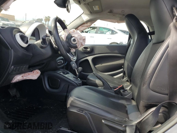 2016 Smart fortwo Passion z VIN WMEFJ5DA4GK141225, wystawiony jako Copart lot #48356965 z przebiegiem 65 928 mil mil oraz Szkody całkowita. Historia ofert i sprzedaży dostępna na DreamBid. Obrazek 7.