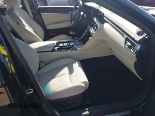 2025 Genesis G70 2.5T z VIN KMTG34SC9SU153977, wystawiony jako IAAI lot #42506204 z przebiegiem 6 627 mil mil oraz . Historia ofert i sprzedaży dostępna na DreamBid. Obrazek 5.