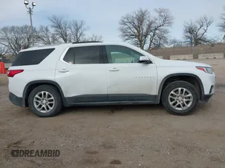 2018 Chevrolet Traverse LT Cloth z VIN 1GNEVGKW8JJ167095, wystawiony jako IAAI lot #41479356 z przebiegiem 98 615 mil mil oraz . Historia ofert i sprzedaży dostępna na DreamBid. Obrazek 14.