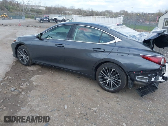 2022 Lexus ES 350 z VIN 58ADZ1B13NU132242, wystawiony jako IAAI lot #41925701 z przebiegiem 30 381 mil mil oraz . Historia ofert i sprzedaży dostępna na DreamBid. Obrazek 3.