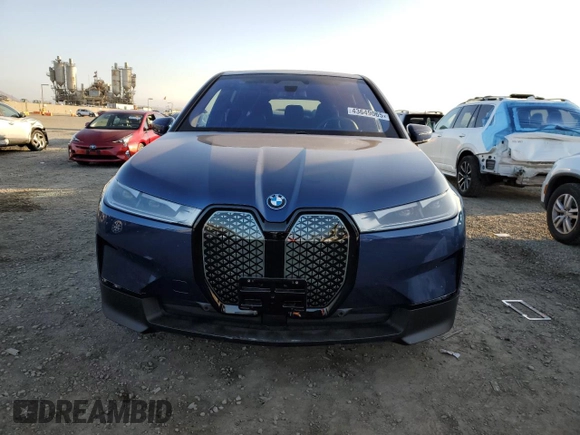 2025 BMW iX xDrive50 with VIN WB523CF01SCT04234, listed as a Copart auction lot 43649065 with 2,189 mi miles and Salvage Title. Bid and sale history available at carsss.com. Image 5.