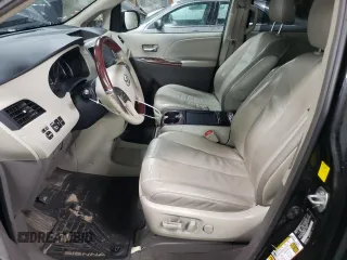 2011 Toyota Sienna XLE z VIN 5TDDK3DC6BS001431, wystawiony jako Copart lot #86715054 z przebiegiem 193 640 mil mil oraz Szkoda całkowita • Salvage title. Historia ofert i sprzedaży dostępna na DreamBid. Obrazek 7.
