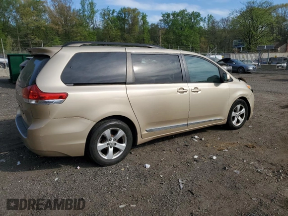2014 Toyota Sienna LE AAS z VIN 5TDKK3DC2ES444056, wystawiony jako Copart lot #54064405 z przebiegiem 146 550 mil mil oraz Szkoda całkowita • Salvage title. Historia ofert i sprzedaży dostępna na DreamBid. Obrazek 3.