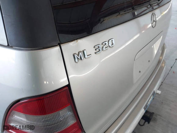 2001 Mercedes-Benz M-Class with VIN 4JGAB54E21A250865, listed as a IAAI auction lot 42111259 with 261,546 mi miles. Bid and sale history available at carsss.com. Image 12.